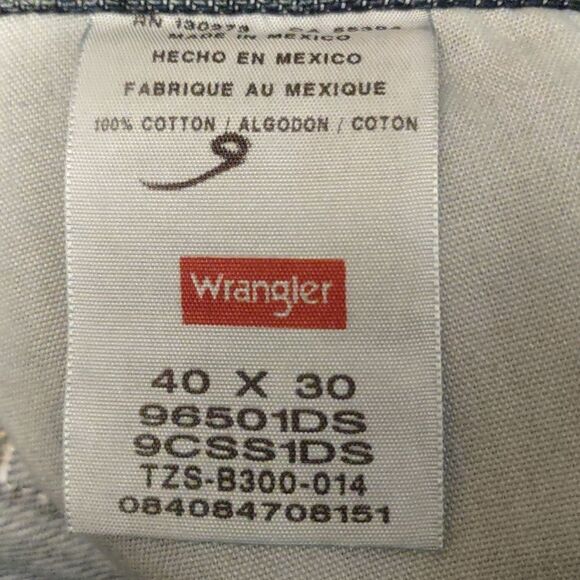 New Wrangler Men's 40x30 regular‎ fit 100% cotton medium wash jeans - Picture 4 of 5